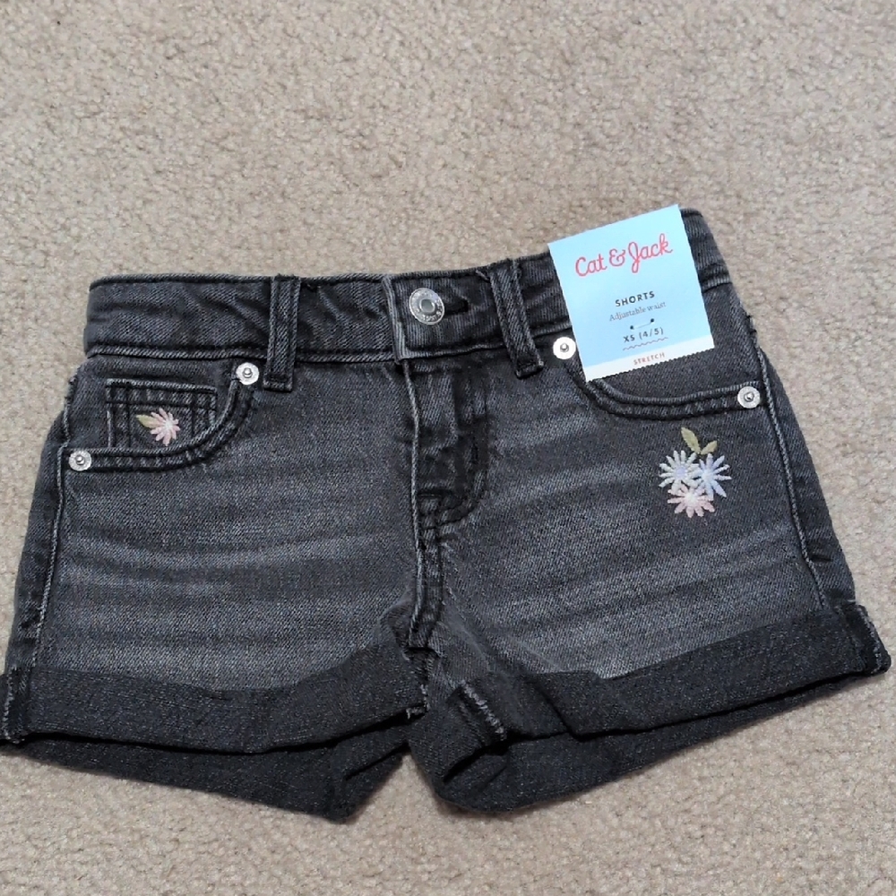 Black Faded Jean Shorts With embroidered Flowers